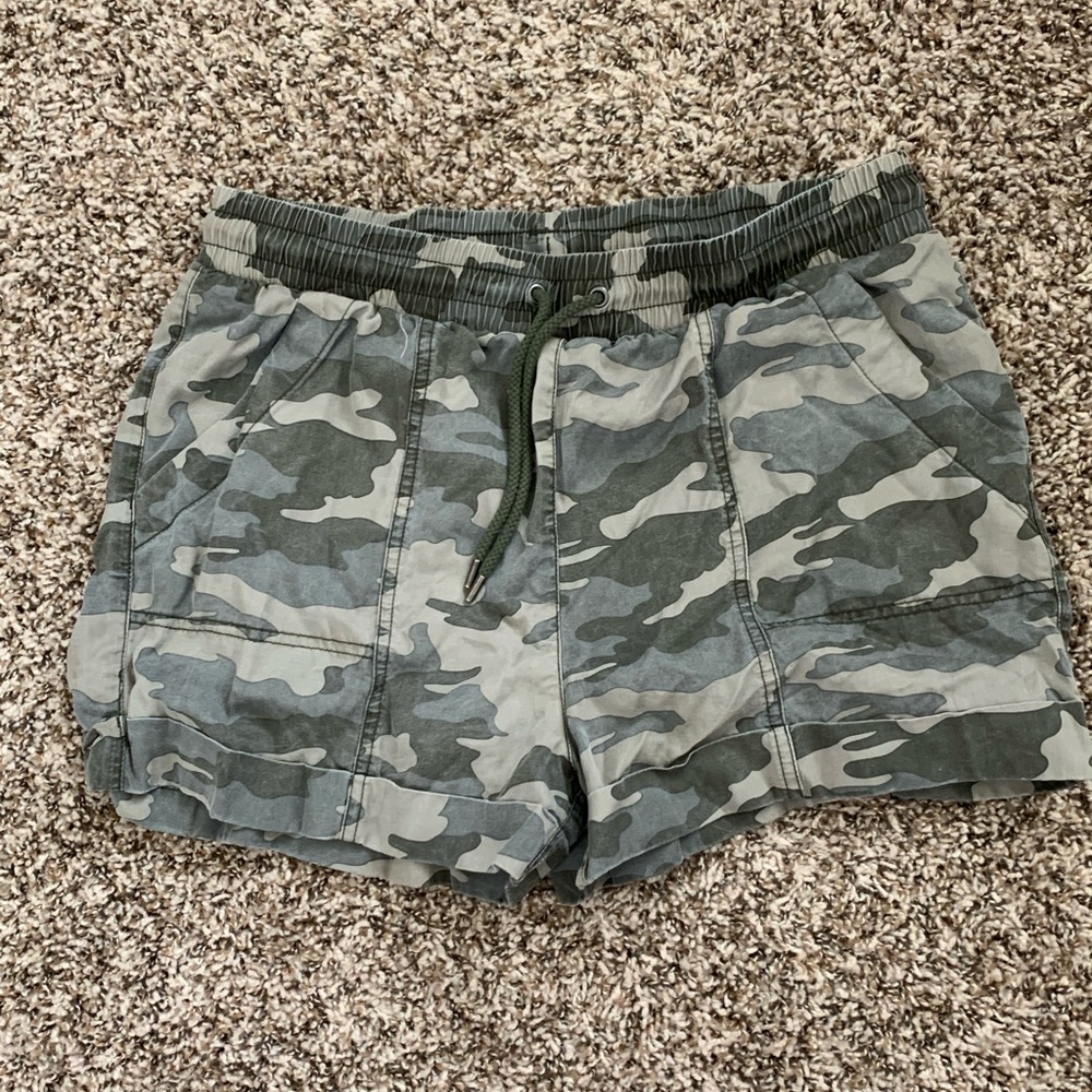 Camo Elastic Cargo Shorts